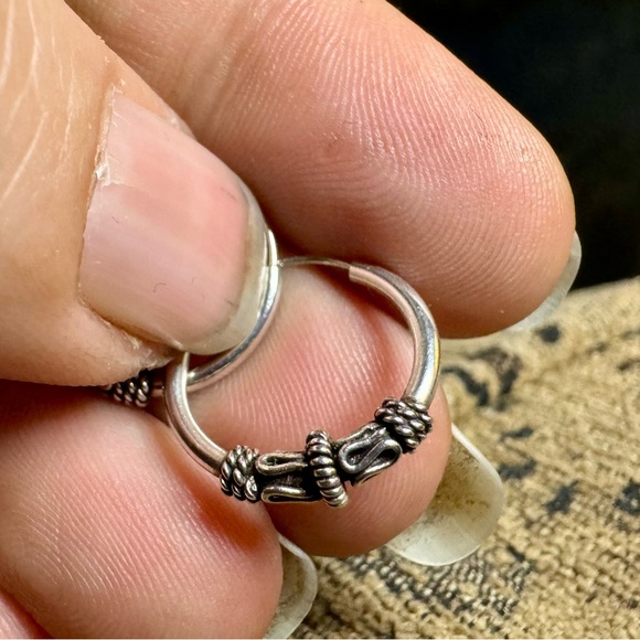 Silver earrings. - Picture 5 of 6